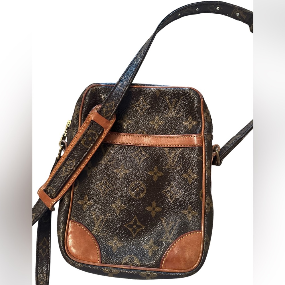 Louis Vuitton Vintage Monogram Danube Shoulder Crossbody PM Bag. COA included - Picture 1 of 14